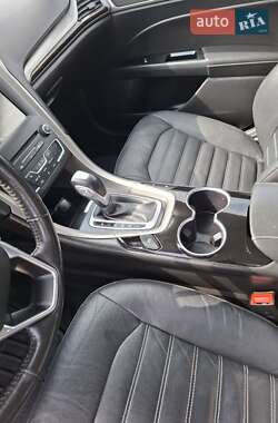 Седан Ford Fusion 2015 в 