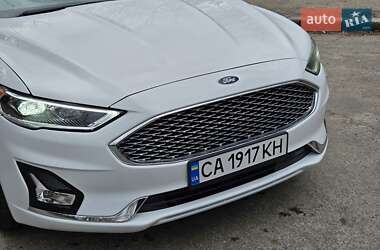 Седан Ford Fusion 2019 в 