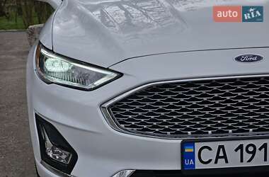 Седан Ford Fusion 2019 в 