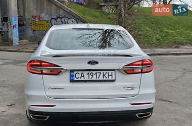 Седан Ford Fusion 2019 в 