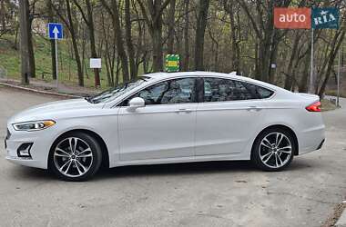 Седан Ford Fusion 2019 в 