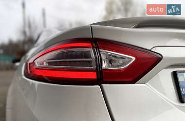 Седан Ford Fusion 2013 в 