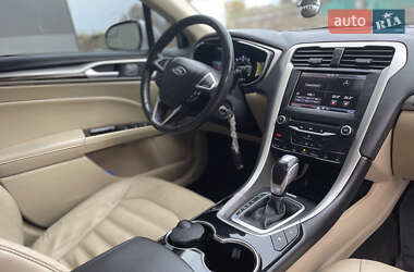 Седан Ford Fusion 2013 в 