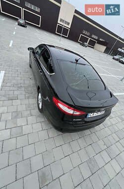 Седан Ford Fusion 2015 в 