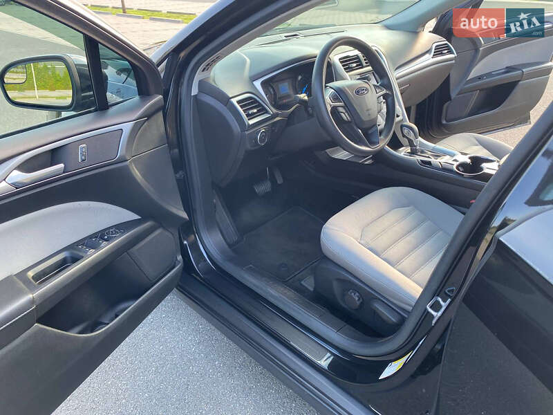 Седан Ford Fusion 2014 в Ужгороді