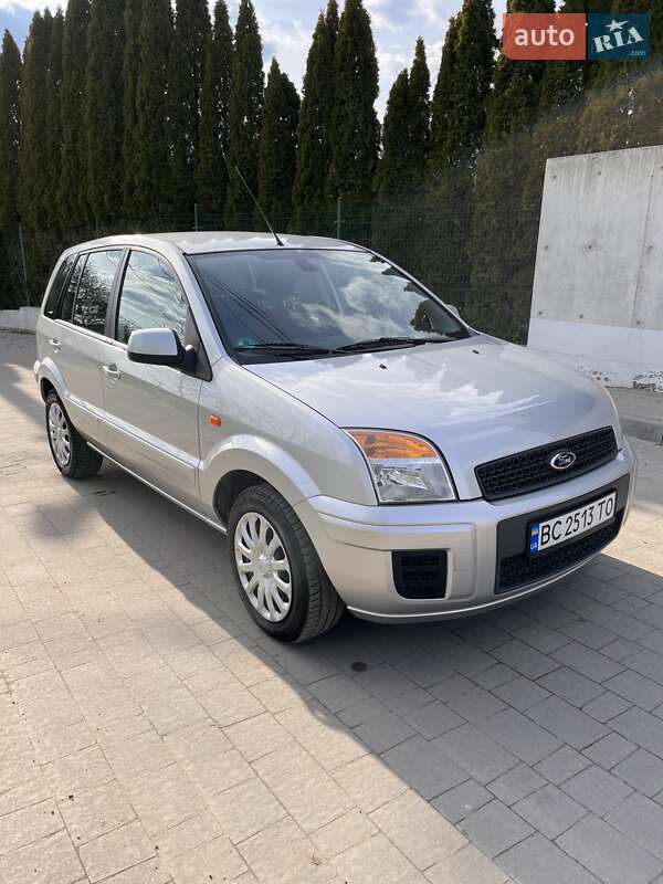 Хэтчбек Ford Fusion 2012 в 
