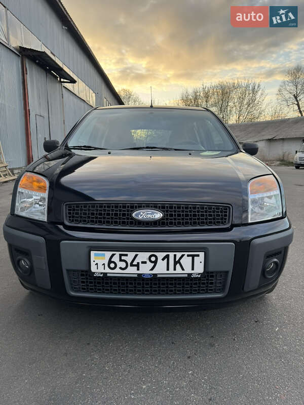 Хэтчбек Ford Fusion 2003 в 