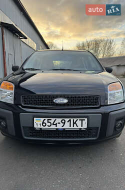 Хэтчбек Ford Fusion 2003 в 
