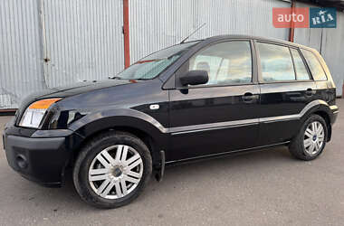 Хэтчбек Ford Fusion 2003 в 