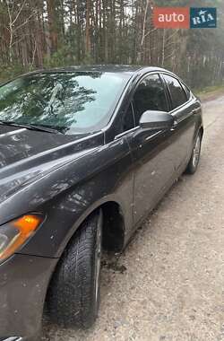 Седан Ford Fusion 2016 в 