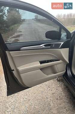 Седан Ford Fusion 2016 в 