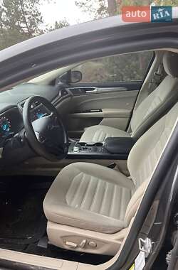 Седан Ford Fusion 2016 в 