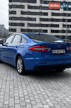 Седан Ford Fusion 2020 в 