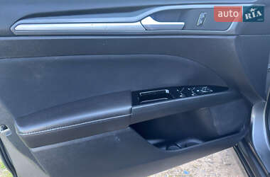 Седан Ford Fusion 2013 в 