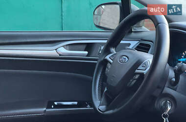 Седан Ford Fusion 2013 в 