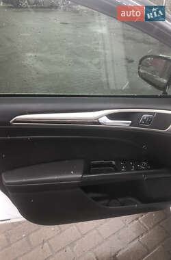 Седан Ford Fusion 2013 в 