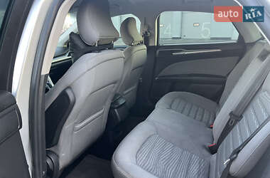 Седан Ford Fusion 2015 в 
