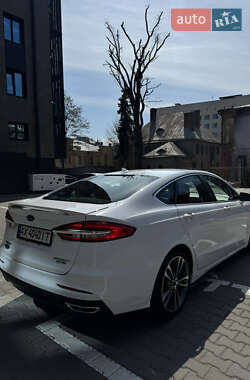 Седан Ford Fusion 2020 в 