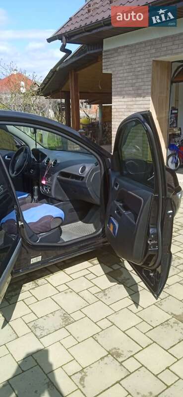 Хэтчбек Ford Fusion 2007 в Сваляве