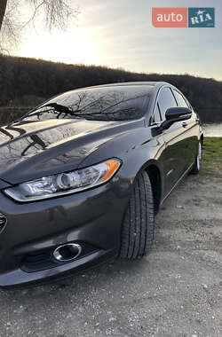 Седан Ford Fusion 2016 в 