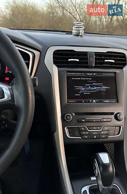 Седан Ford Fusion 2016 в 