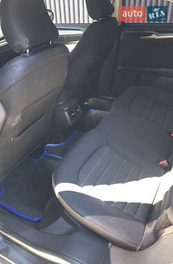 Седан Ford Fusion 2015 в 