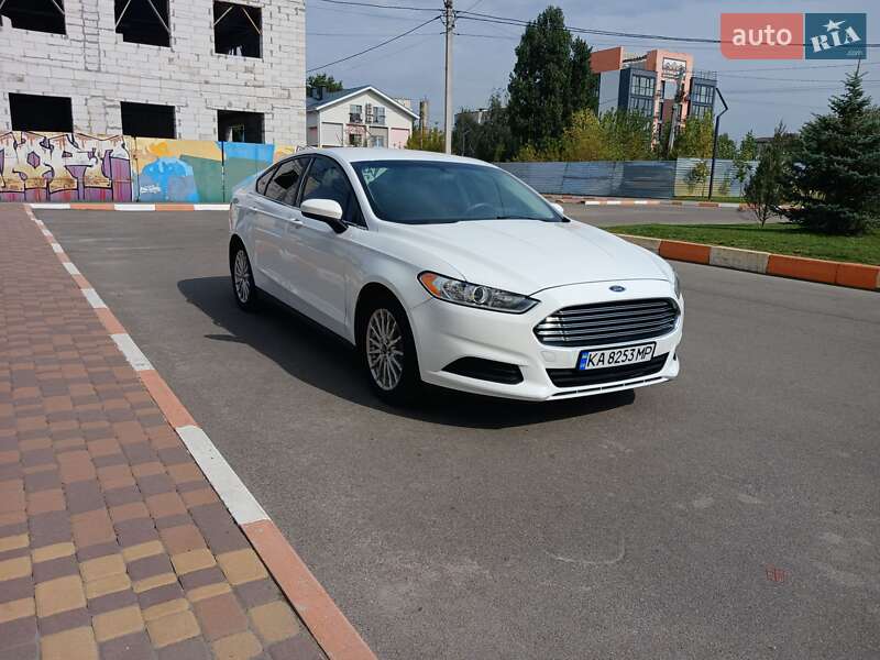 Седан Ford Fusion 2014 в 