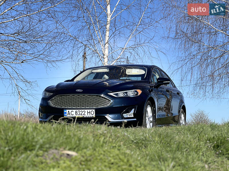 Седан Ford Fusion 2020 в 