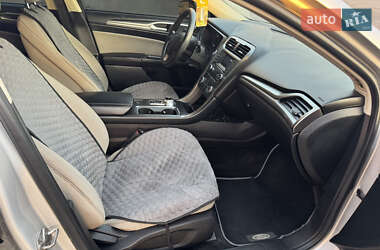 Седан Ford Fusion 2016 в 