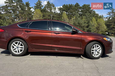 Седан Ford Fusion 2016 в 