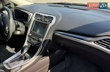 Седан Ford Fusion 2016 в 