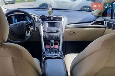 Седан Ford Fusion 2015 в 