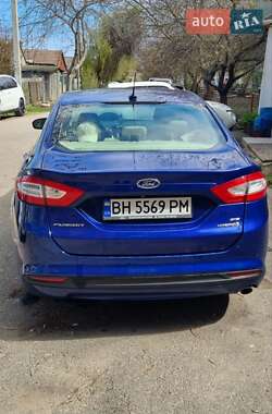 Седан Ford Fusion 2015 в 