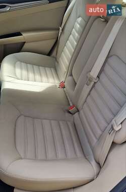 Седан Ford Fusion 2015 в 