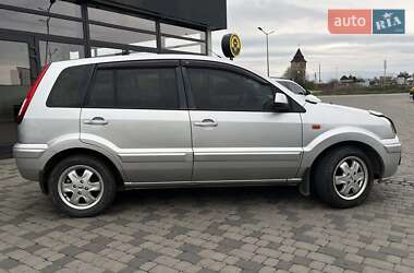 Хэтчбек Ford Fusion 2011 в 