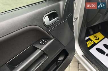 Хэтчбек Ford Fusion 2011 в 