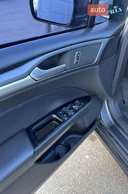 Седан Ford Fusion 2014 в 