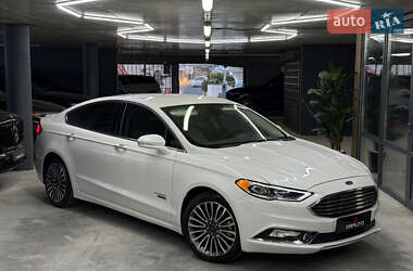 Седан Ford Fusion 2016 в 
