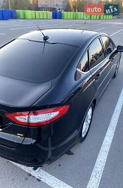 Седан Ford Fusion 2015 в 