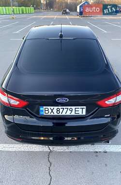 Седан Ford Fusion 2015 в 