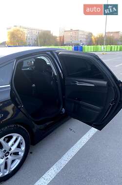 Седан Ford Fusion 2015 в 