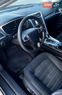 Седан Ford Fusion 2015 в 