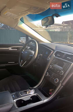 Седан Ford Fusion 2016 в 