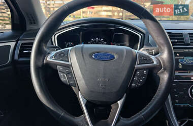 Седан Ford Fusion 2015 в 
