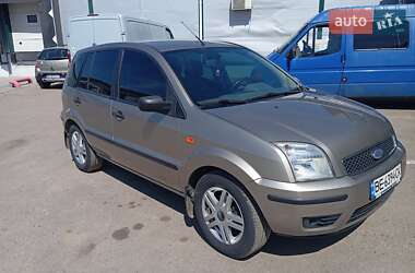 Хэтчбек Ford Fusion 2004 в 