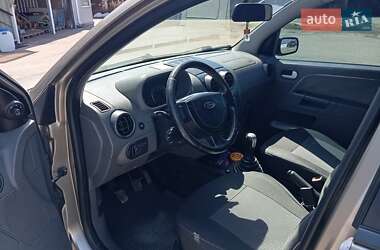 Хэтчбек Ford Fusion 2004 в 