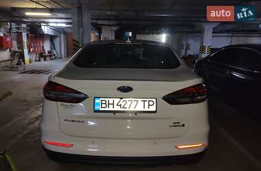 Седан Ford Fusion 2019 в 