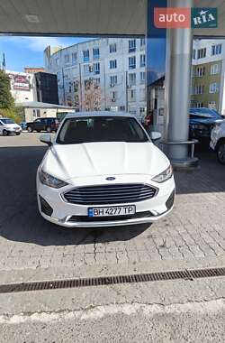 Седан Ford Fusion 2019 в 