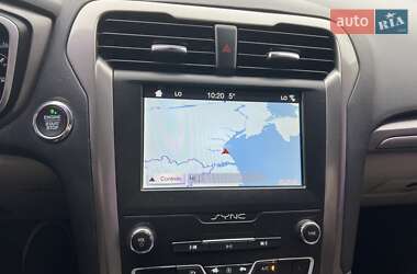 Седан Ford Fusion 2019 в 