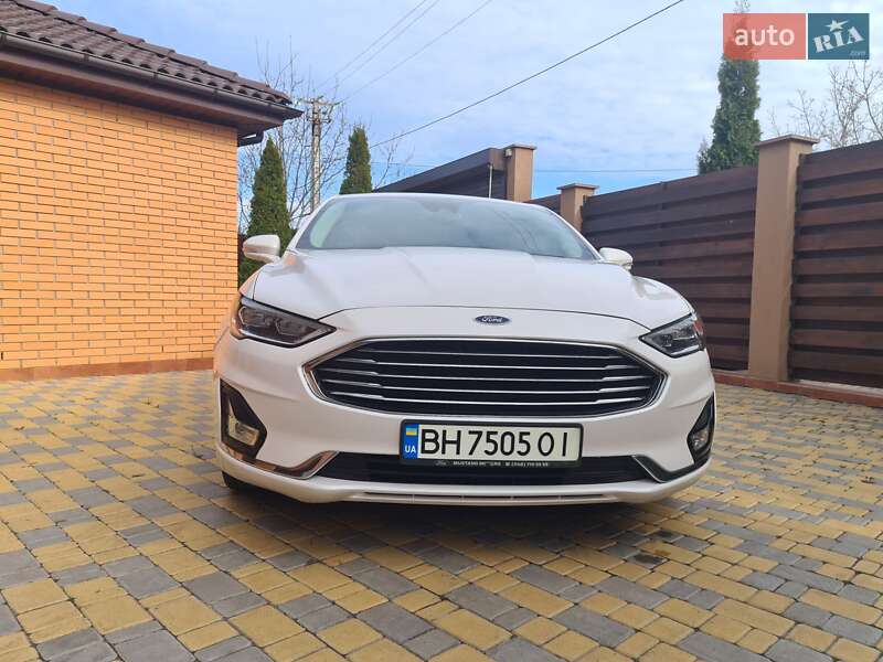 Седан Ford Fusion 2019 в 